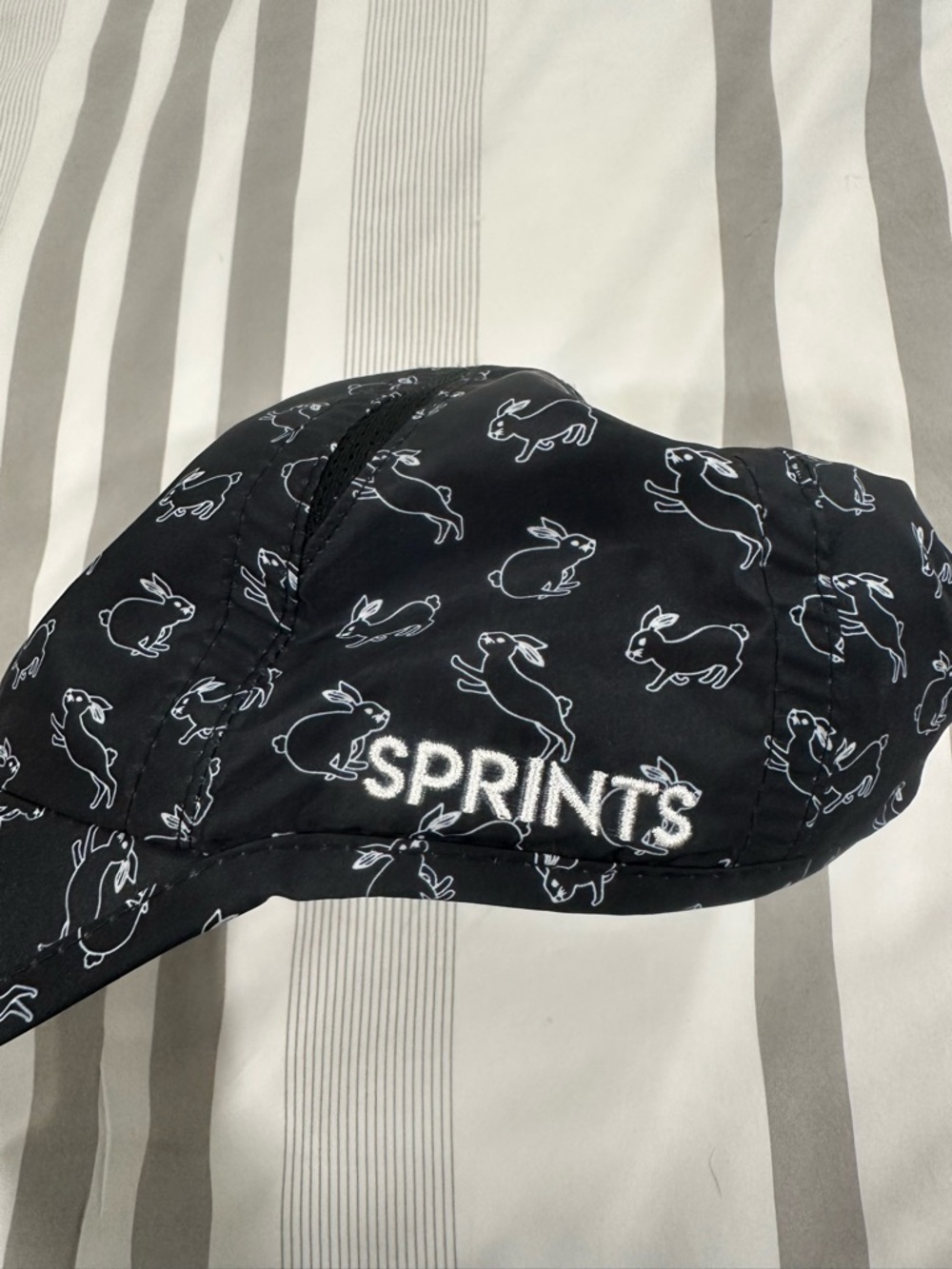 SPRINTS Fast Rabbit Black Running Hat - Picture 5 of 5